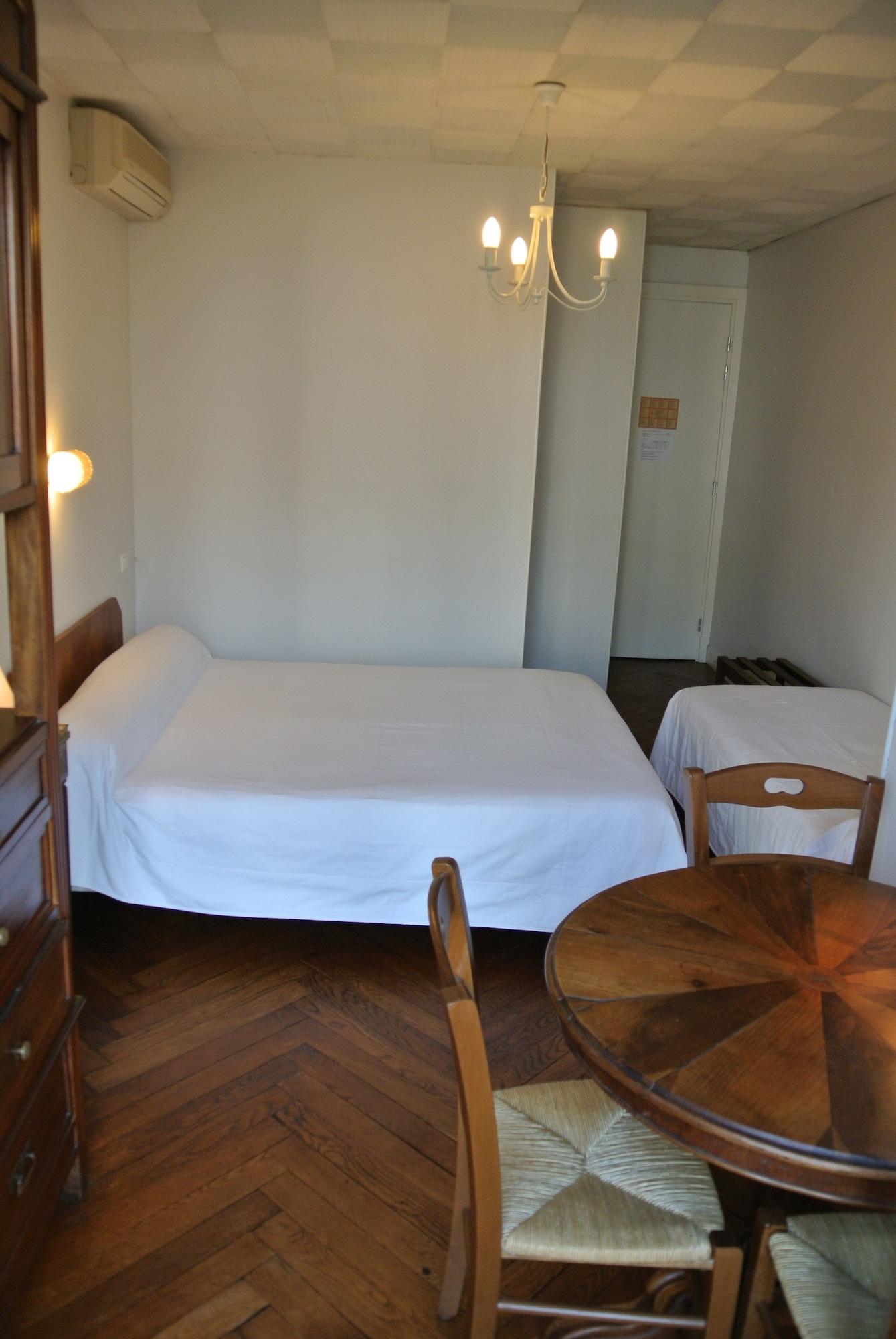 Hôtel Castel Mistral Juan-les-Pins Esterno foto