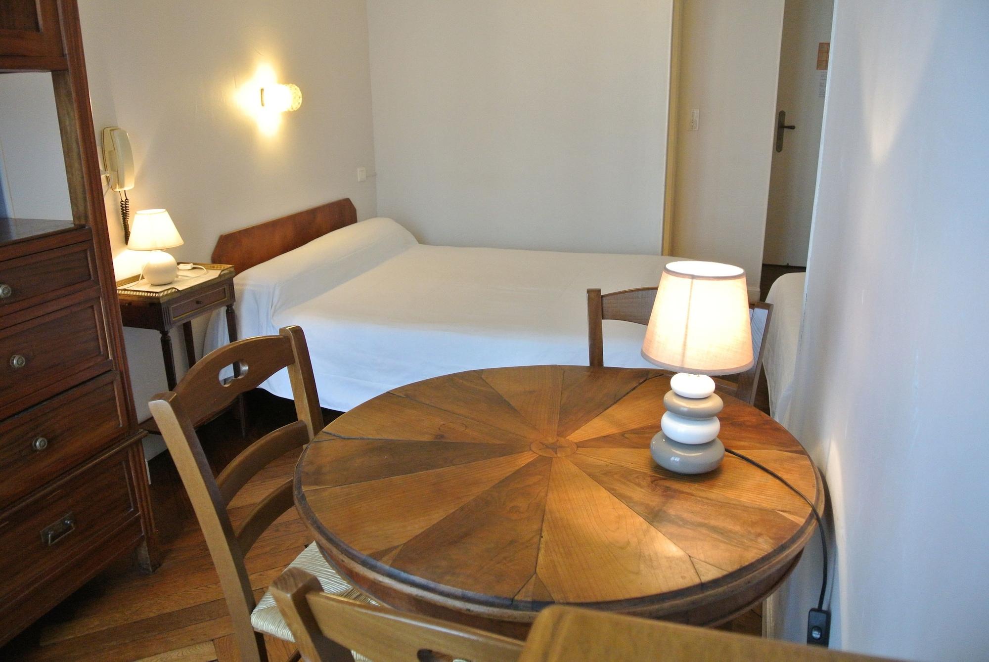 Hôtel Castel Mistral Juan-les-Pins Esterno foto
